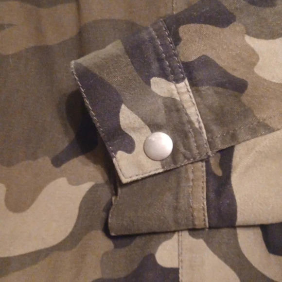 Camo military style jacket  womens size medium - Picture 5 of 5